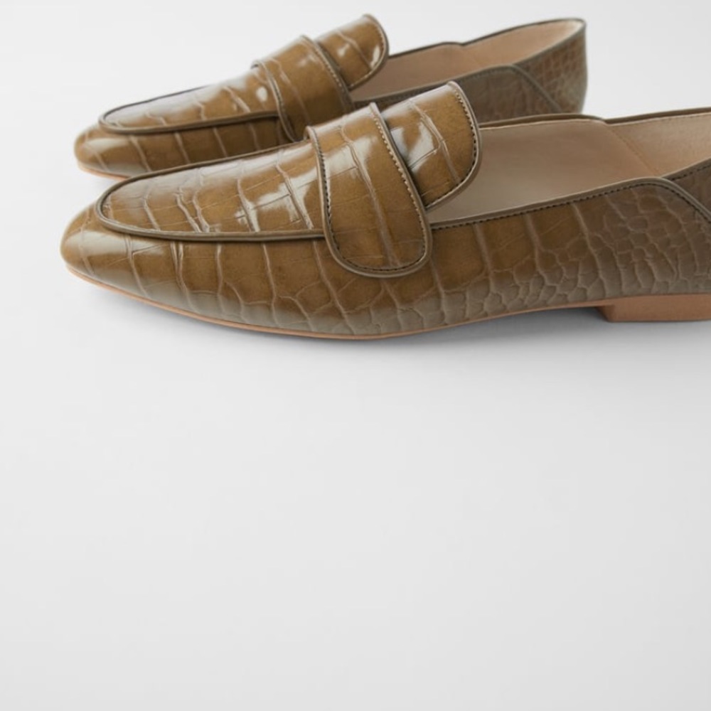 ZARA ANIMAL EMBOSSED GREEN LOAFERS SZ40 US9